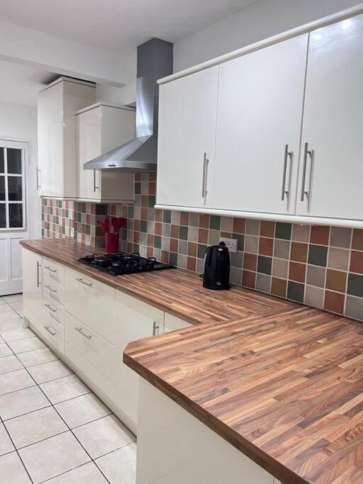 Spacious 3 Bed Flat - Beach Nearby - No Pets Southend-on-Sea Exterior foto