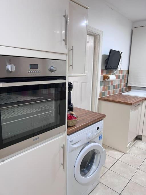 Spacious 3 Bed Flat - Beach Nearby - No Pets Southend-on-Sea Exterior foto